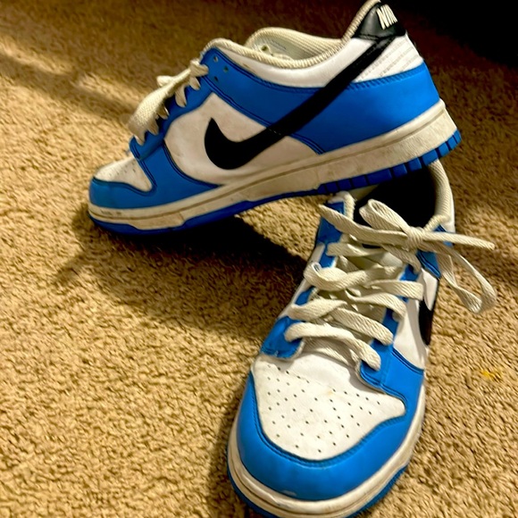 I am selling Nike sky blue dunks size is 7y I will clean them - Picture 1 of 3